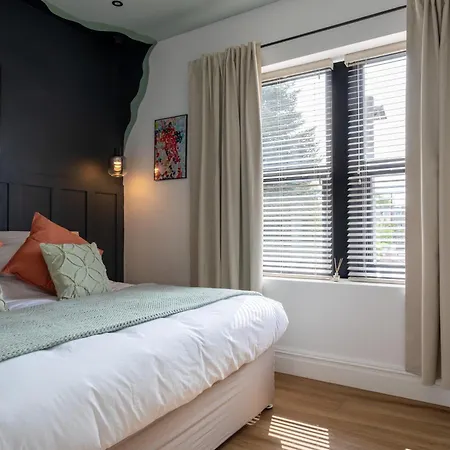Perfect 2 Bed Flat Near Cabot Circus Apartment *