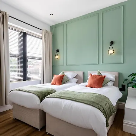 Perfect 2 Bed Flat Near Cabot Circus