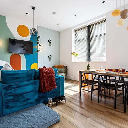 Perfect 2 Bed Flat Near Cabot Circus Bristol